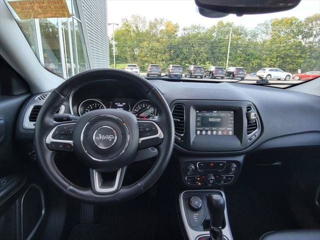 Used 2020 Jeep Compass Latitude w/ Cold Weather Group AWD/4WD image 17