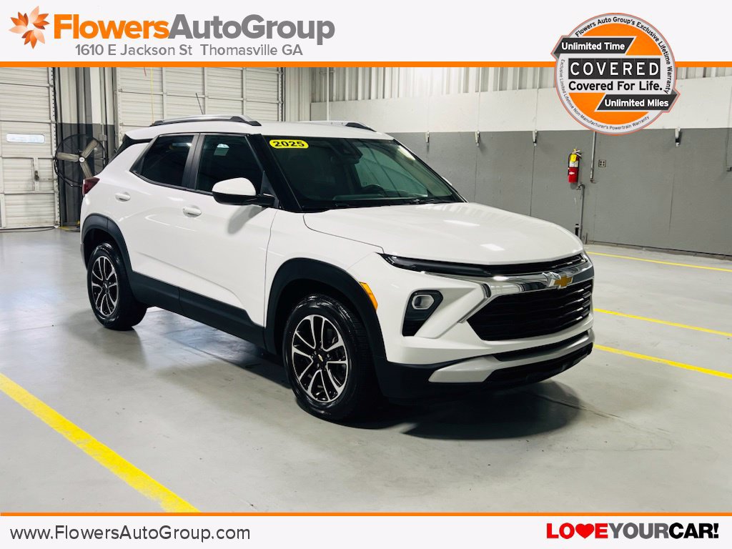 Used 2025 Chevrolet TrailBlazer LT FWD image 1