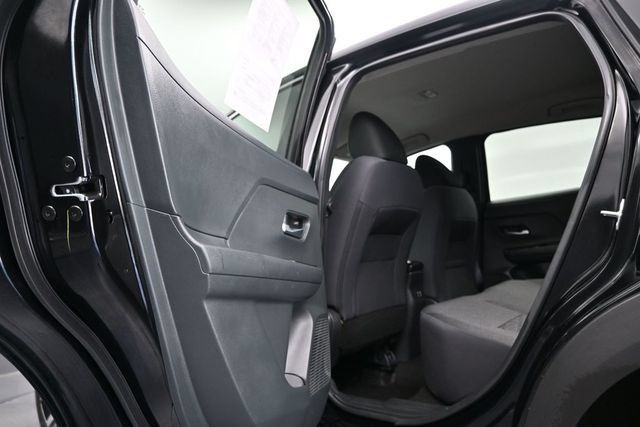 Used 2025 Nissan Kicks SV w/ Charging Package FWD image 13