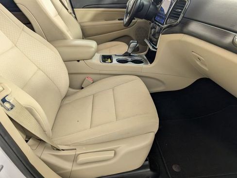 Used 2019 Jeep Grand Cherokee Laredo w/ 18" Wheel & 8.4" Radio Group image 32