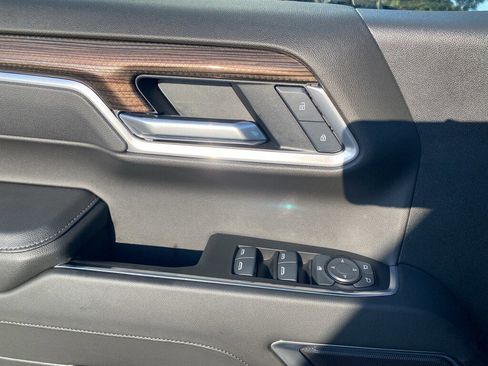 Used 2025 Chevrolet Silverado 1500 LT image 17