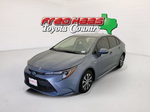 Used 2021 Toyota Corolla LE FWD image 1