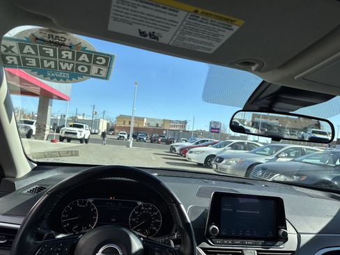 Used 2024 Nissan Altima 2.5 SR image 3