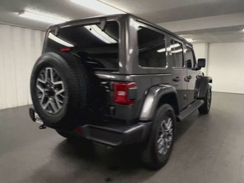 Used 2025 Jeep Wrangler Unlimited Sahara AWD/4WD image 8
