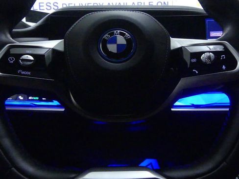 Used 2024 BMW i7 xDrive60 w/ Premium Package image 21