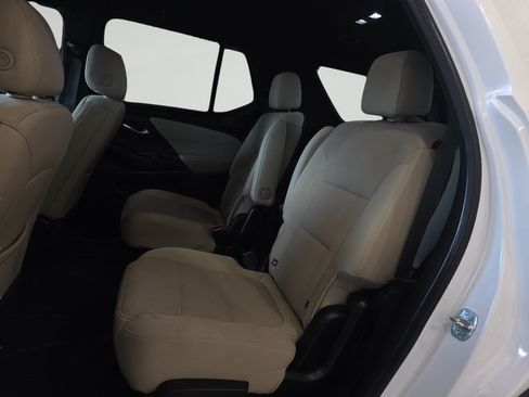 Used 2023 Chevrolet Traverse LT FWD image 25