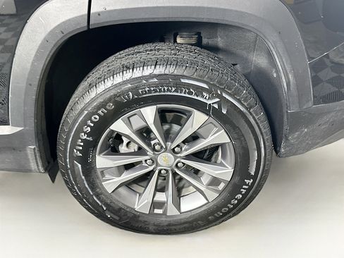 Used 2025 Chevrolet Equinox LT image 11