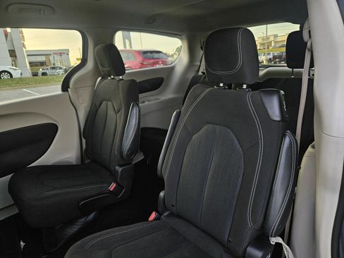 Used 2023 Chrysler Voyager LX image 27