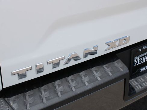 Used 2018 Nissan Titan PRO-4X AWD/4WD image 10