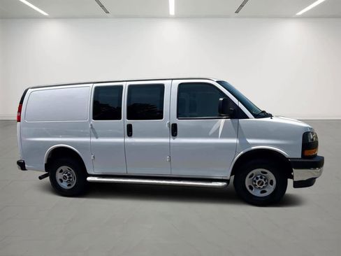 Used 2024 GMC Savana 2500 w/ Driver Convenience Package image 5