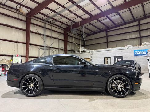 Used 2014 Ford Mustang GT RWD image 4
