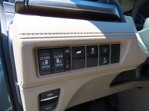 Used 2018 Honda Odyssey EX-L image 13