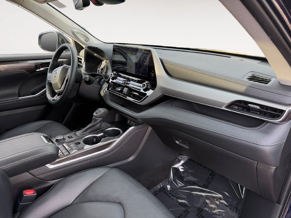 Used 2022 Toyota Highlander Platinum AWD/4WD image 26