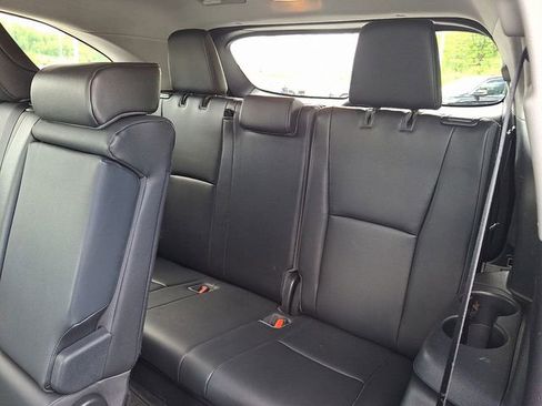 Used 2020 Toyota Highlander XLE AWD/4WD image 25