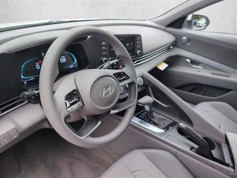 New 2026 Hyundai Elantra SE FWD image 3