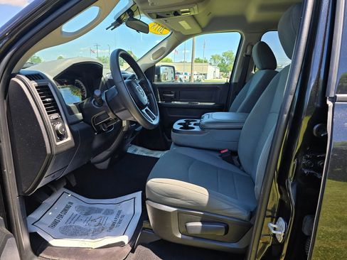 Used 2018 RAM 1500 Express w/ Express Value Package AWD/4WD image 9