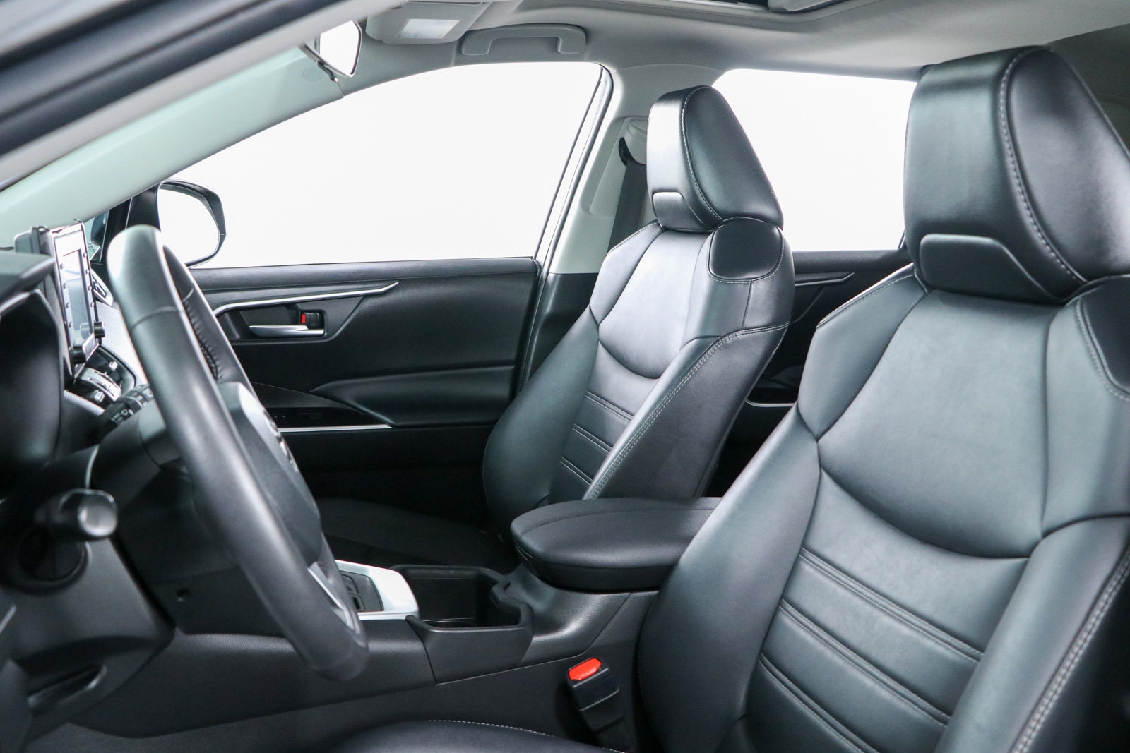 Used 2022 Toyota RAV4 XLE Premium FWD image 24