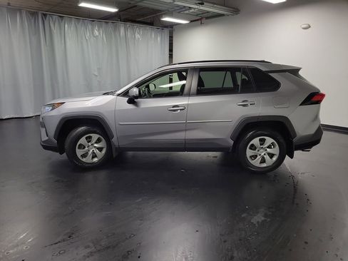 Used 2019 Toyota RAV4 LE w/ Carpet Mat Package AWD/4WD image 5