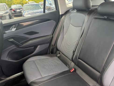 Used 2026 Volkswagen Tiguan SE AWD/4WD image 40