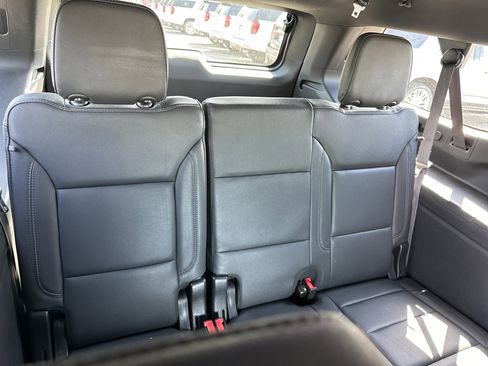 Certified 2023 Chevrolet Suburban Z71 w/ Luxury Package AWD/4WD image 17