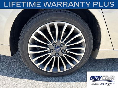 Used 2017 Ford Fusion SE w/ Fusion SE Technology Package AWD/4WD image 12