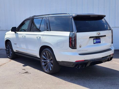 Used 2025 Cadillac Escalade V AWD/4WD image 3