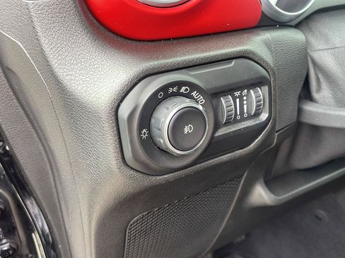 Used 2021 Jeep Wrangler Unlimited Rubicon AWD/4WD image 17