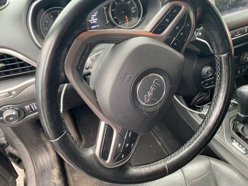 Used 2021 Jeep Cherokee Latitude Lux AWD/4WD image 29