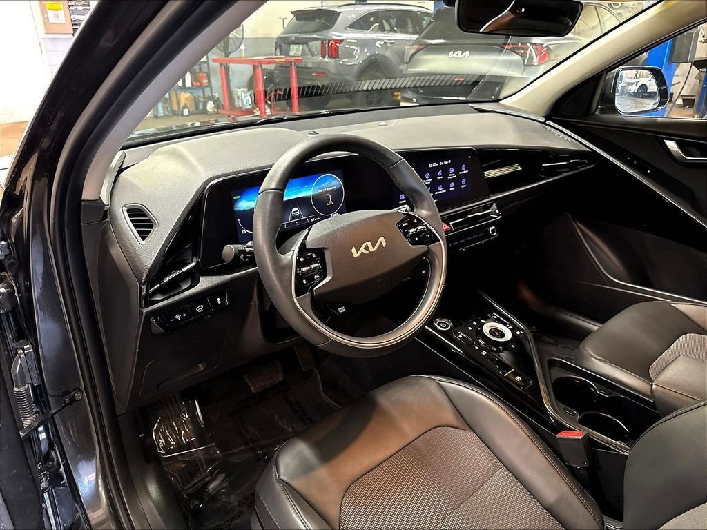 Certified 2023 Kia Niro Wind w/ Wind Preserve Package FWD image 23