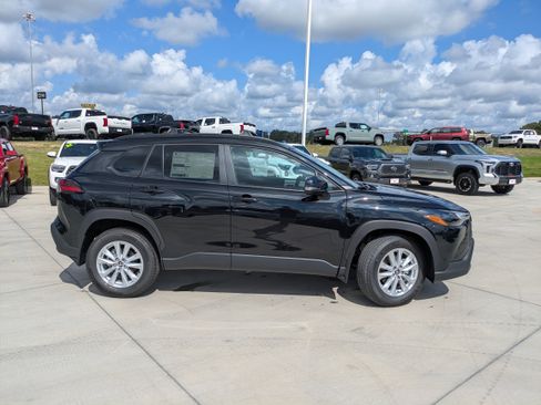 New 2026 Toyota Corolla Cross LE image 8