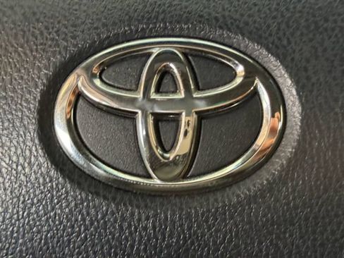 Used 2019 Toyota Avalon XSE FWD image 5