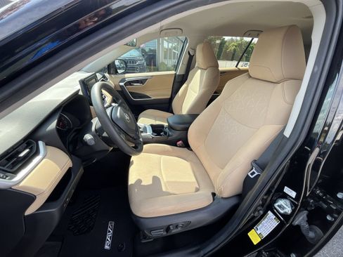 Used 2021 Toyota RAV4 XLE FWD image 14