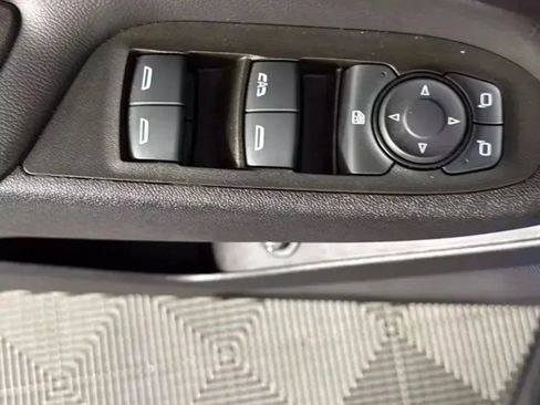 Used 2024 Chevrolet Equinox LT image 39