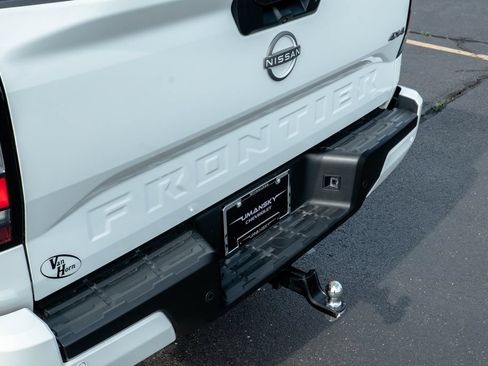 Used 2025 Nissan Frontier SV AWD/4WD image 35