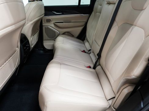 Certified 2024 Jeep Grand Cherokee Limited w/ Luxury Tech Group II image 17