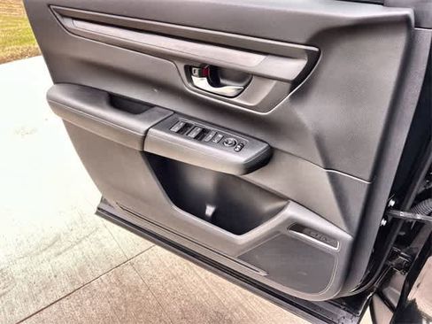 Certified 2025 Honda CR-V EX image 30