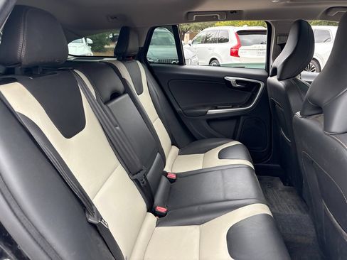 Used 2017 Volvo V60 T5 Cross Country w/ Convenience Package AWD/4WD image 9