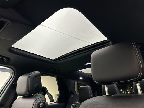 New 2026 Land Rover Discovery S AWD/4WD image 11