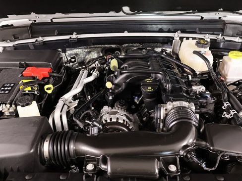 Used 2024 Jeep Gladiator Sport image 18