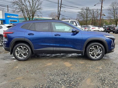 Used 2024 Chevrolet Trax LT image 8