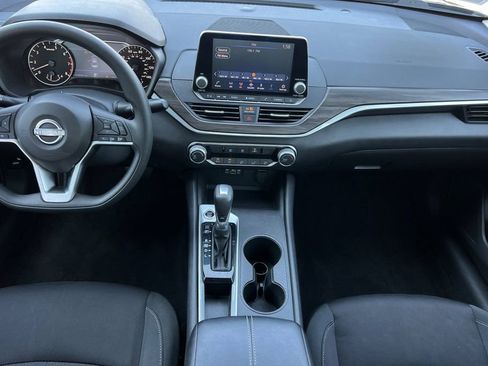 Used 2025 Nissan Altima 2.5 SV image 16