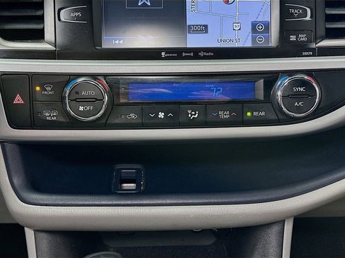 Used 2018 Toyota Highlander XLE image 15