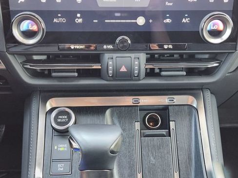 Used 2026 Lexus GX 550 w/ Cold Area Package AWD/4WD image 19