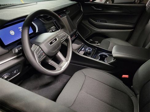 New 2025 Jeep Grand Cherokee Laredo image 3