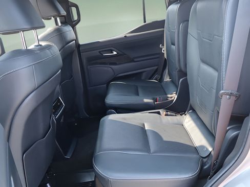 Used 2024 Lexus GX 550 w/ Accessory Package (2T) AWD/4WD image 25