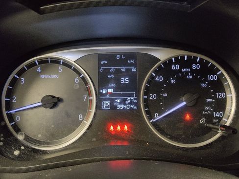 Used 2024 Nissan Versa S w/ Trunk Package FWD image 23