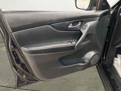 Used 2016 Nissan Rogue SL w/ SL Premium Package image 10