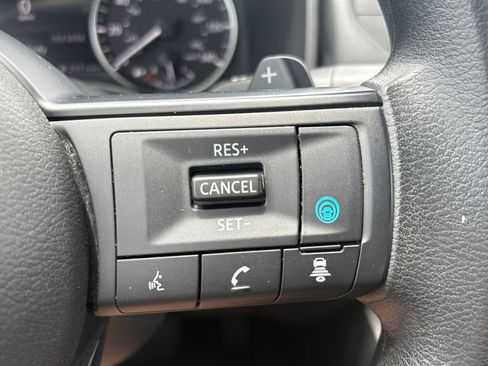 Used 2024 Nissan Rogue SV FWD image 18