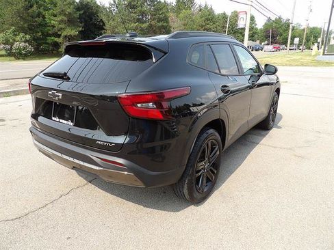 Used 2024 Chevrolet Trax ACTIV w/ Sunroof Package FWD image 5