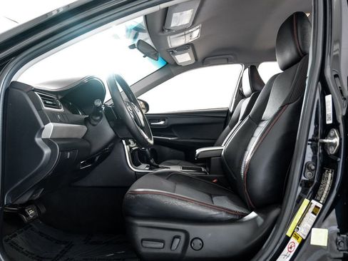 Used 2017 Toyota Camry SE FWD image 3